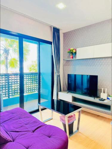 Μια τηλεόραση ή/και κέντρο ψυχαγωγίας στο Minnie room Pattaya 3