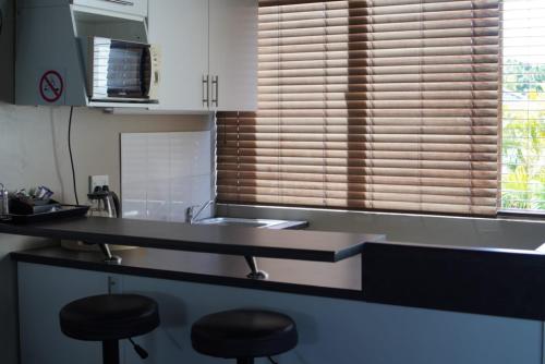 Dapur atau dapur kecil di See More Guest House