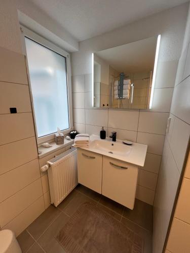 a small bathroom with a sink and a window at Charming Retreats Hasselfelde in Hasselfelde