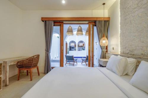 Postel nebo postele na pokoji v ubytování T&J5 - New! Romantic 1BR pool villa, walk to beach!