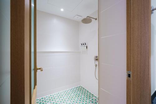 a shower with a glass door in a bathroom at Gran Hotel in Gunsan
