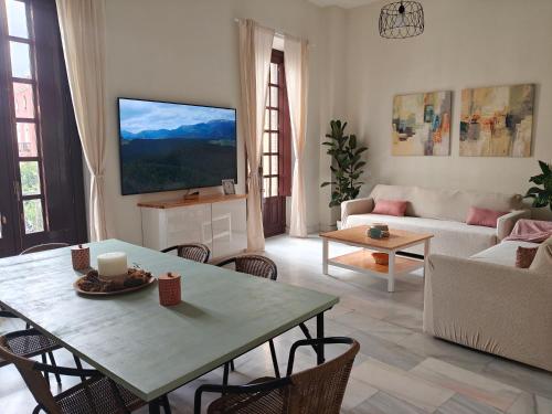 Charming Bright Apartment with Balconies on Cuesta del Rosario