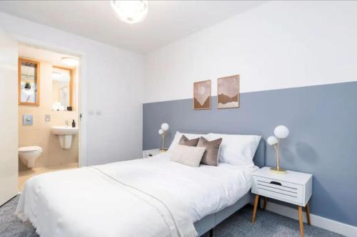 Ένα ή περισσότερα κρεβάτια σε δωμάτιο στο Cosy 2 BR City Centre - Free Parking