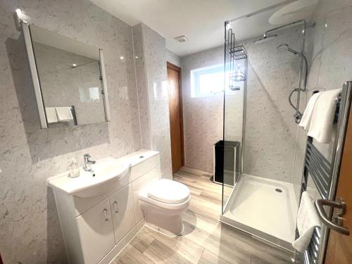 Phòng tắm tại Russell Street- Studio Apartment