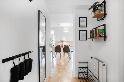 Spacious Quiet Family Suite - 2BR & Free Parking in Altstadt by HERO HOMES Graz