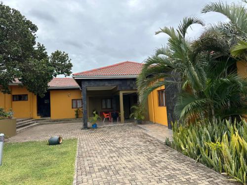 a house with a brick driveway in front of it at KVS Ponta do Ouro Moçambique in Ponta do Ouro