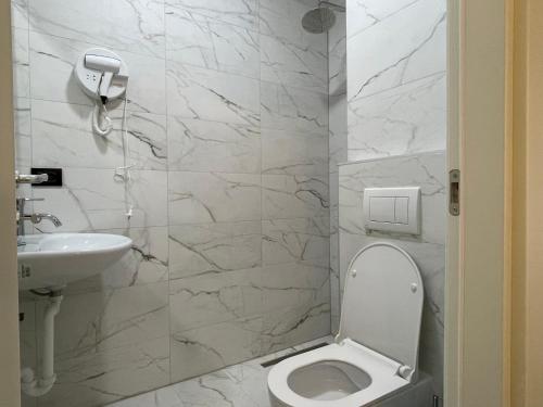 Koupelna v ubytování Amorino Tirana B&B
