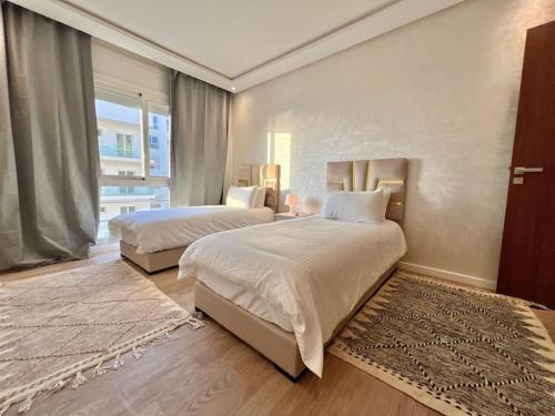 Postel nebo postele na pokoji v ubytování N25 Appartement pied sur mer, La Corniche Rabat