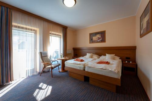 Postel nebo postele na pokoji v ubytování LD PALACE Spa & Kur