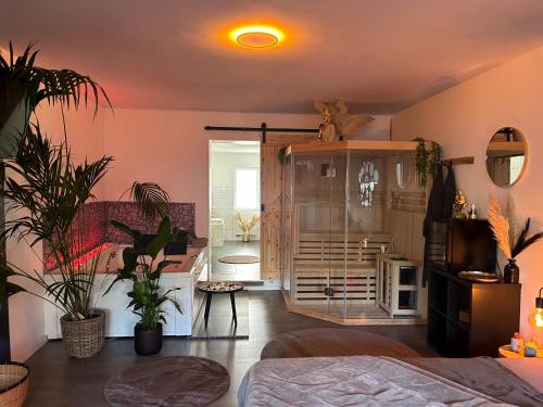 Postel nebo postele na pokoji v ubytování Wellness Suite mit Whirlpool und Sauna