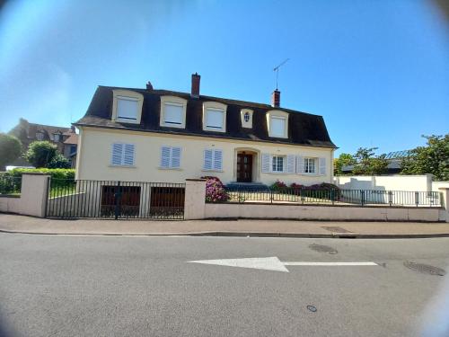 L Escapade Parodienne