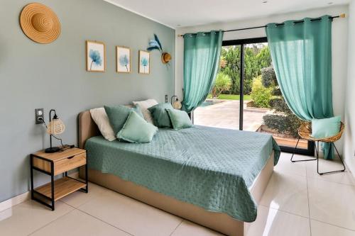 a bedroom with a bed and a large window at Villa Emeraude-Joyaux de Provence in Saint-Étienne-du-Grès