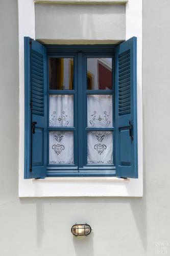 Foto dalla galleria di 1890 Fanourakis House a Calchi (Halki)