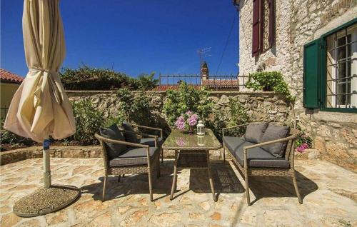 Rustikales Steinhaus nur 300 Meter zum Strand mit Meerblick, Grill, Terrasse