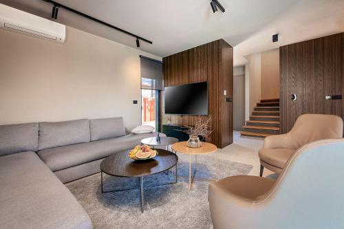 Noble strandnahe Villa mit Meerblick, Privatpool, Gym, nur 700 Meter zum Strand