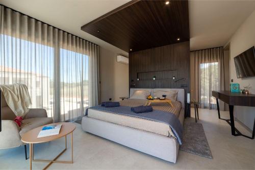 Noble strandnahe Villa mit Meerblick, Privatpool, Gym, nur 700 Meter zum Strand