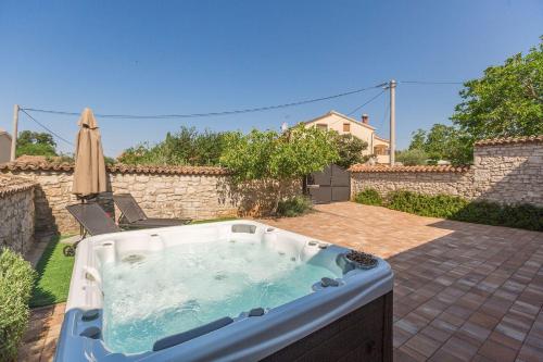 Idyllisches istrisches Steinhaus mit Whirlpool, Tischtennis, Grill und klimatisierten Schlafzimmern