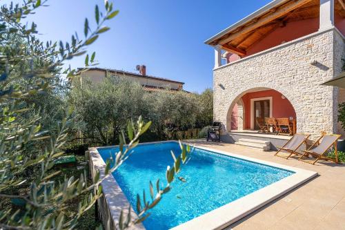 Idyllische Villa mit Panorama Meerblick, Privatpool, Babybett, Aussendusche, umgeben von Oleander und Oliven