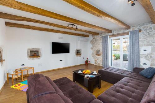 Idyllisches istrisches Steinhaus mit Whirlpool, Tischtennis, Grill und klimatisierten Schlafzimmern