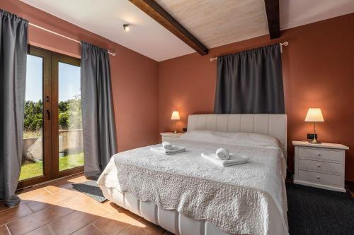 Idyllische Villa mit Panorama Meerblick, Privatpool, Babybett, Aussendusche, umgeben von Oleander und Oliven