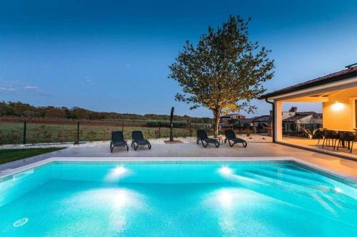 Moderne Villa mit Privatpool, Meerblick, Babybett, BBQ, klimatisierte Schlafzimmer - perfekt zum Biken