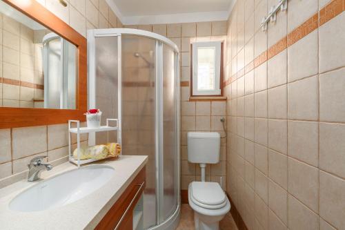 Komfortables Apartment wenige Minuten zur Altstadt von Porec und zum Strand mit Garten