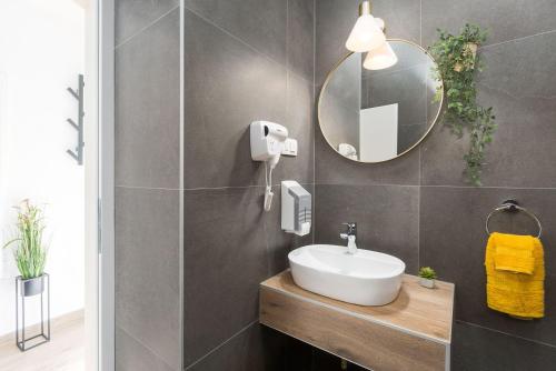 Reizendes Apartment nur 250 Meter zum Strand mit privater Terrasse, Grill, WiFi