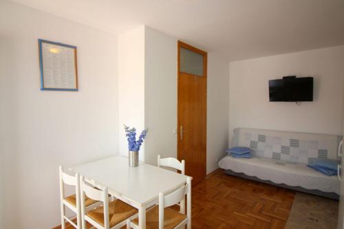 Helles Apartment nur 350 Meter zum Strand mit privatem Balkon und Meerblick