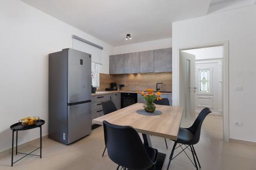 Charmantes Ferienhaus mit Meerblick, 2 Fahrraeder, Grill, privater Balkon, Waschmaschine