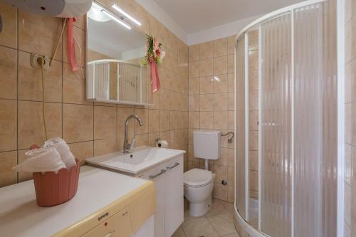 Besonderes Apartment mit eigener Galerie im Dachgeschoss - nur wenige Minuten zum Strand