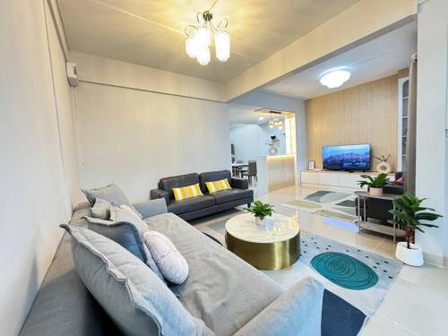 a living room with a couch and a table at MIQ HK256 5BR MRT Ratchada and HuaiKhwang in Bangkok