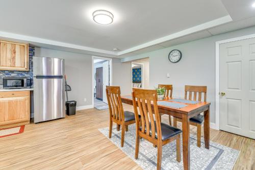 Una cocina o zona de cocina en Lake Champlain Fun Apt with Fire Pit and Large Yard!