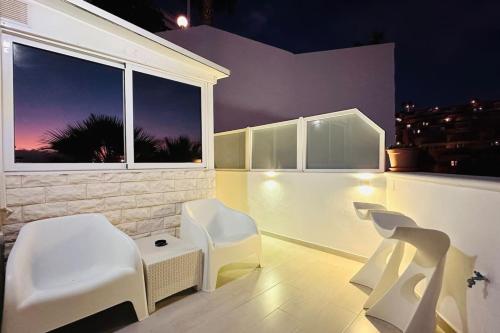 Balkón nebo terasa v ubytování Costa Adeje Sunset Ocean View with Patio B By-Tenerife365