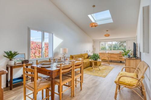 Χώρος καθιστικού στο Maison familiale piscine chauffée Jardin d'Océan