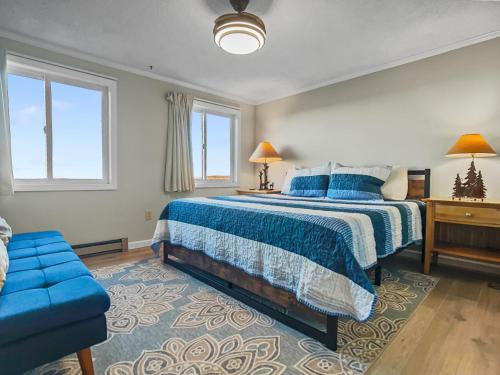 Postel nebo postele na pokoji v ubytování ML190 Peace Tranquility Sleeps 8 Washer Dryer WiFi Parking