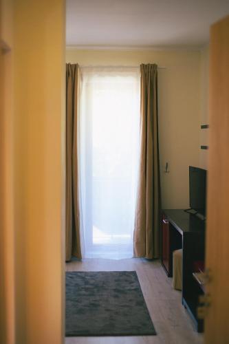 a room with a large window with a large curtain at Del Monte Predeal in Predeal