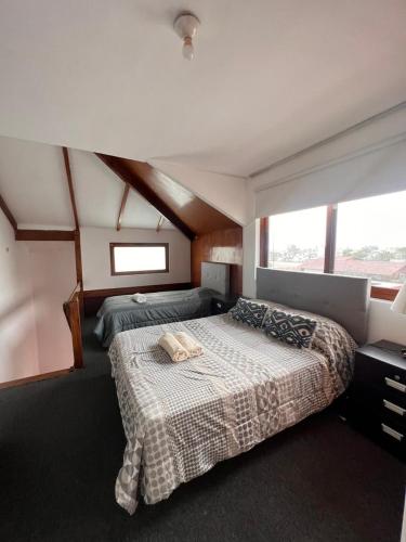 a bedroom with two beds and a large window at MONTERRICO POLO APARTS #4 - Dpto Completo Familiar 2 camas a una cuadra Embajada USA in Lima