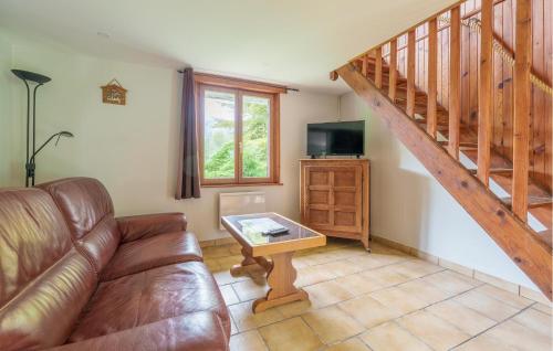 Televisyen dan/atau pusat hiburan di Amazing Home In Saulxures-Sur-Moselott