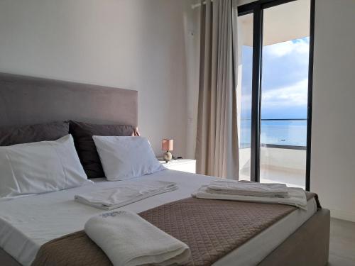 Ένα ή περισσότερα κρεβάτια σε δωμάτιο στο IDeal Sea View Apartment