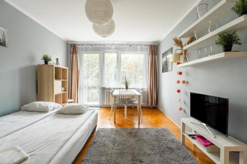 Postel nebo postele na pokoji v ubytování Apartament Wiosenny 52m2 Kłodzko - Osobne Sypialnie, Wśród Drzew, Balkon, Spokój