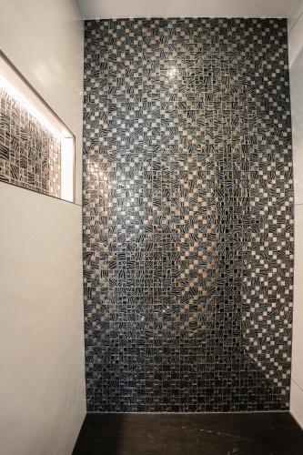 Bilik mandi di Enchantress'Apartment Designed By CM