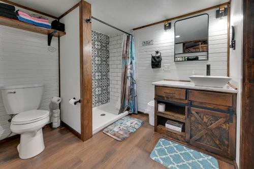 Et badeværelse på Steamboat Rock Cabin Bike, Hike, Fish!