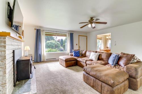 a living room with a couch and a fireplace at 1 Mi to Snoqualmie River Pet-Friendly Home! in Pleasant Hill