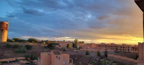 a view of a city with buildings and a tower at Residence Imlil Ouarzazate in Ouarzazate