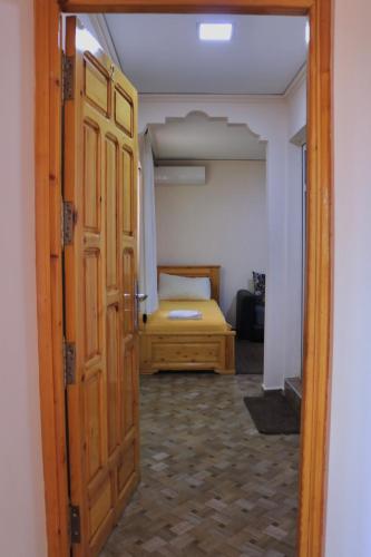 a door leading to a bedroom with a bed at Residence Imlil Ouarzazate in Ouarzazate