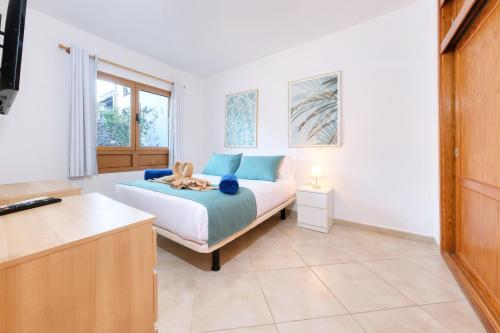 Casa Cris - Beach House next to Playa Grande By Lanzarote Vacation Homes