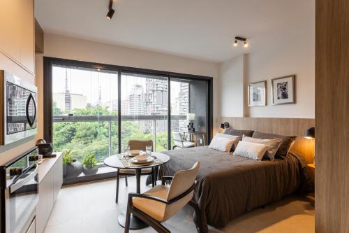 Postel nebo postele na pokoji v ubytování ARVO Luxury Studio Rebouca Apartment