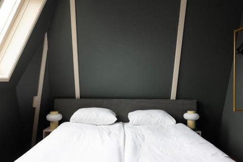 Ένα ή περισσότερα κρεβάτια σε δωμάτιο στο THE FRITZ Hotel Amsterdam