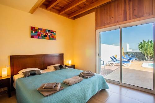 Villa Aleksandra Spacious for 8 guests, Heated Pool, Mountain Views