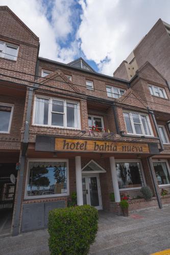 a hotel building with a hotel ballina ridge at Hotel Bahia Nueva in Puerto Madryn